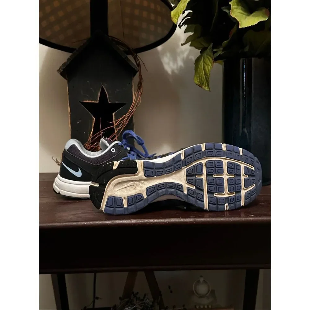 Women’s Nike Relentless 2 black and blue sneakers size 8.5